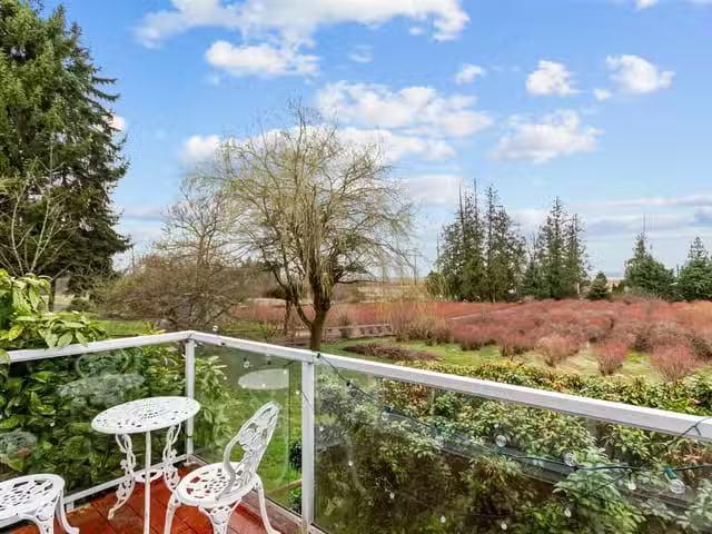 House for sale in Surrey, South Surrey White Rock, 17325 31 Av.