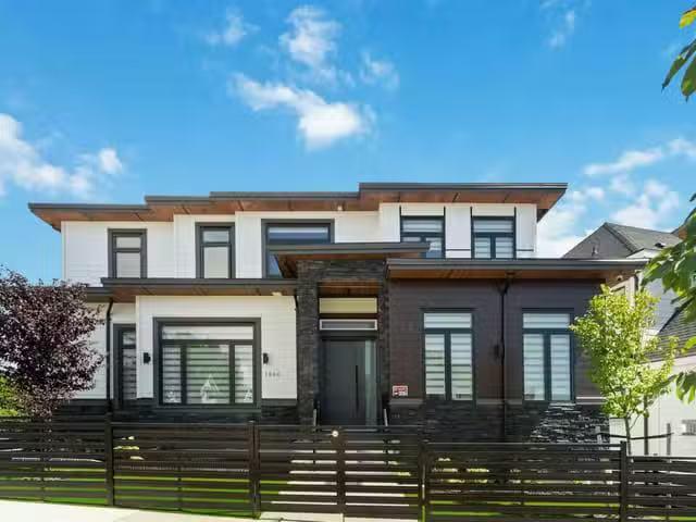 House for sale in Surrey, South Surrey White Rock, 1896 167 St.