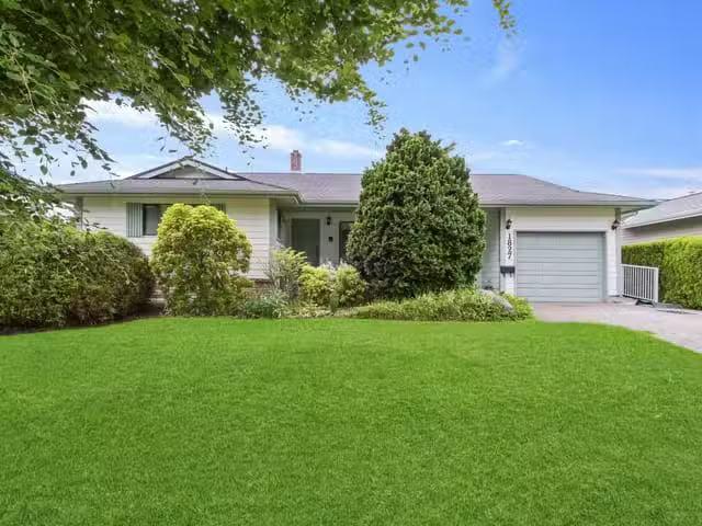 House for sale in Surrey, South Surrey White Rock, 1827 142nd.