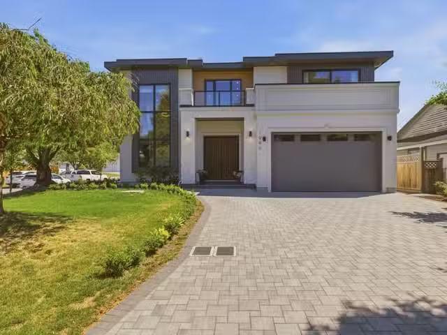 House for sale in Surrey, South Surrey White Rock, 1946 143a S.