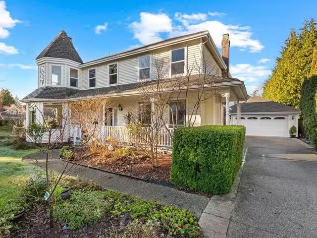 House for sale in Surrey, South Surrey White Rock, 1911 131 St.