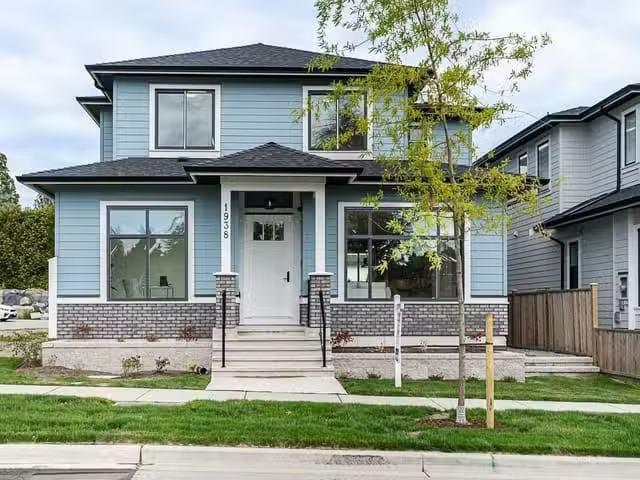 House for sale in Surrey, South Surrey White Rock, 1938 167a S.