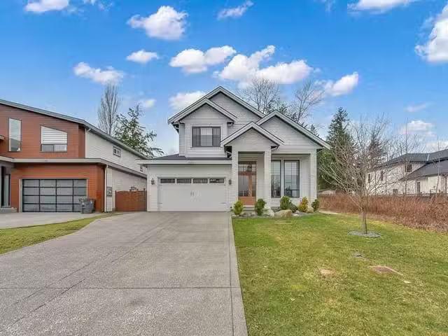 House for sale in Surrey, South Surrey White Rock, 2071 156 St.