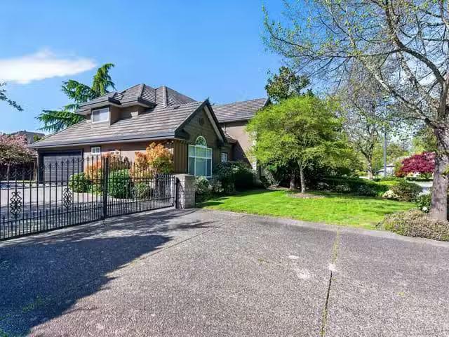 House for sale in Surrey, South Surrey White Rock, 2142 139a S.