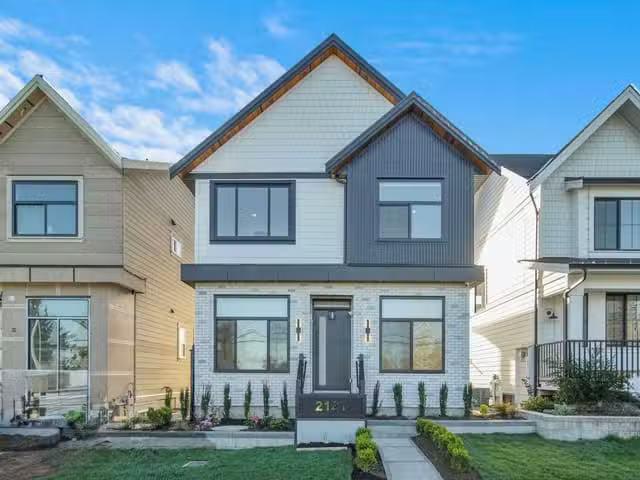 House for sale in Surrey, South Surrey White Rock, 2121 168 St.