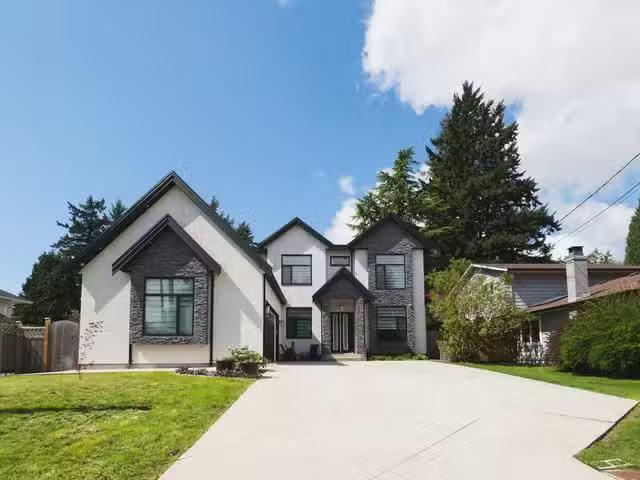 House for sale in Surrey, South Surrey White Rock, 2211 154 St.