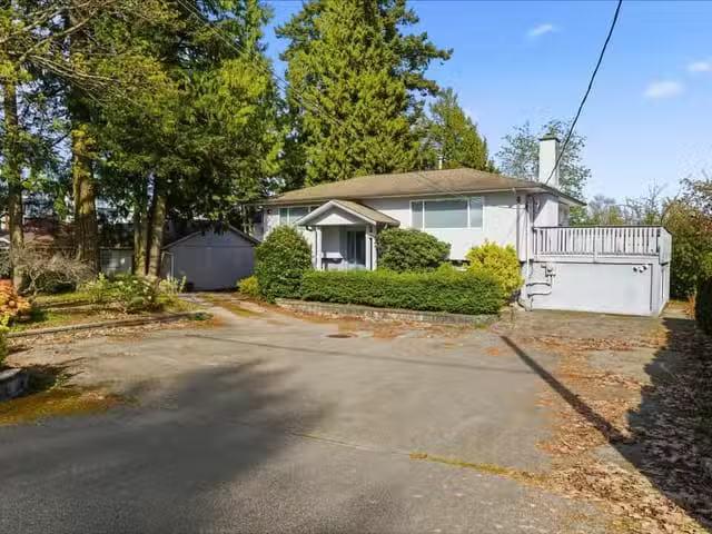 House for sale in Surrey, South Surrey White Rock, 2336 156 St.