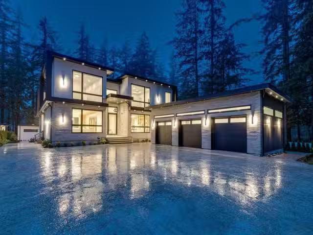 House for sale in Surrey, South Surrey White Rock, 2589 141 St.