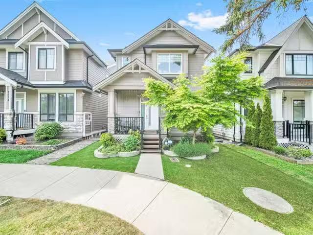 House for sale in Surrey, South Surrey White Rock, 2525 168 St.