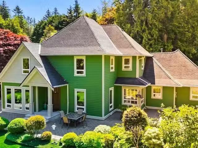 House for sale in Surrey, South Surrey White Rock, 2654 133 St.