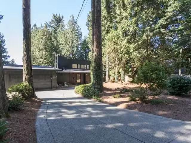 House for sale in Surrey, South Surrey White Rock, 2601 Dogwoo.