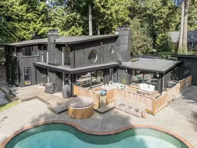 House for sale in Surrey, South Surrey White Rock, 2601 Dogwoo.