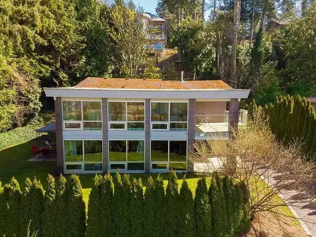 House for sale in Surrey, South Surrey White Rock, 2842 Bayvie.