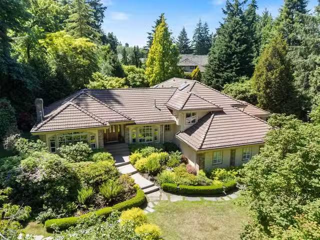 House for sale in Surrey, South Surrey White Rock, 2865 Semiah.