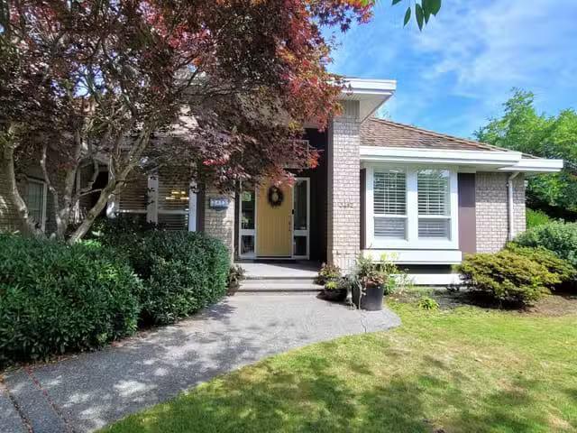 House for sale in Surrey, South Surrey White Rock, 3412 Canter.