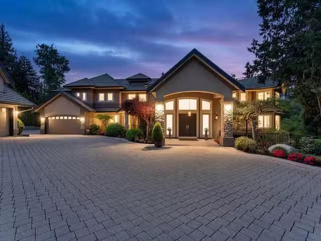 House for sale in Surrey, South Surrey White Rock, 3575 140 St.