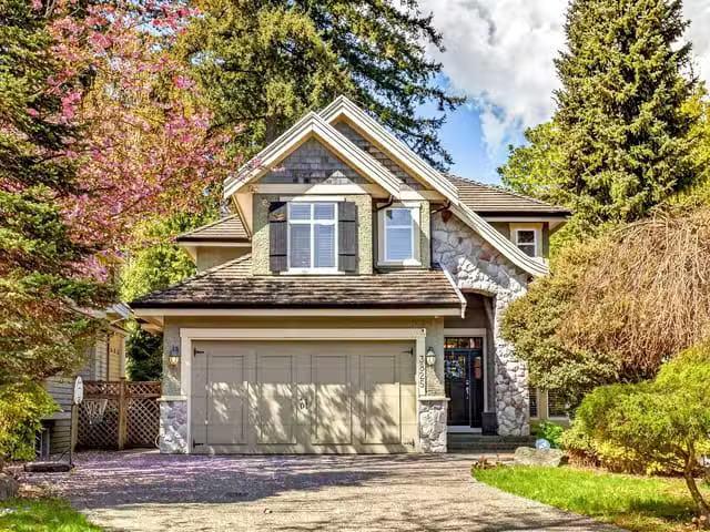 House for sale in Surrey, South Surrey White Rock, 3825 154 St.