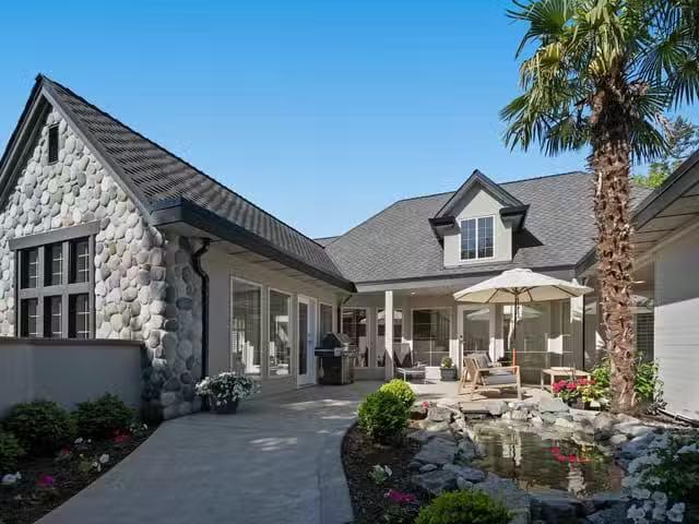 House for sale in Surrey, South Surrey White Rock, 833 164a St.