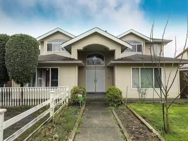 House for sale in Surrey, Surrey, 14076 72 Avenue, 263137351