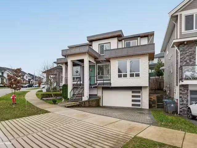 House for sale in Surrey, Surrey, 14298 62 Avenue, 263141391