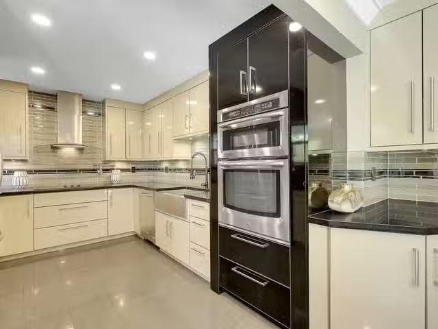 House for sale in Surrey, Surrey, 15092 73 Avenue, 263136878