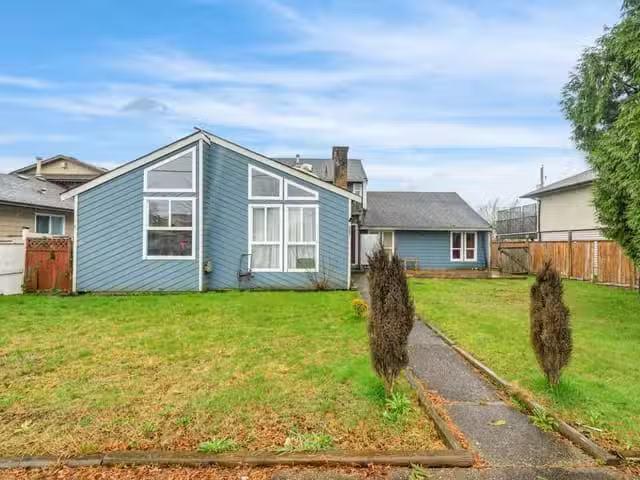 House for sale in Surrey, Surrey, 15128 96 Avenue, 263059037