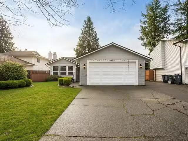 House for sale in Surrey, Surrey, 13032 61 Avenue, 263123305