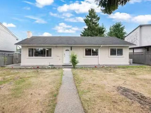 House for sale in Surrey, Surrey, 13090 72 Avenue, 263065787