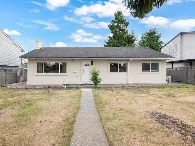 House for sale in Surrey, Surrey, 13090 72 Avenue, 263146436