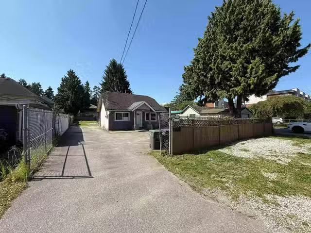 House for sale in Surrey, Surrey, 13370 96 Avenue, 263142349