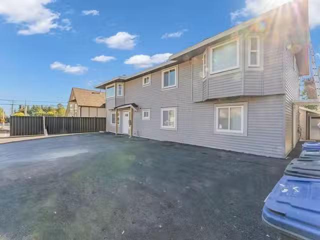 House for sale in Surrey, Surrey, 13572 68 Avenue, 263118464