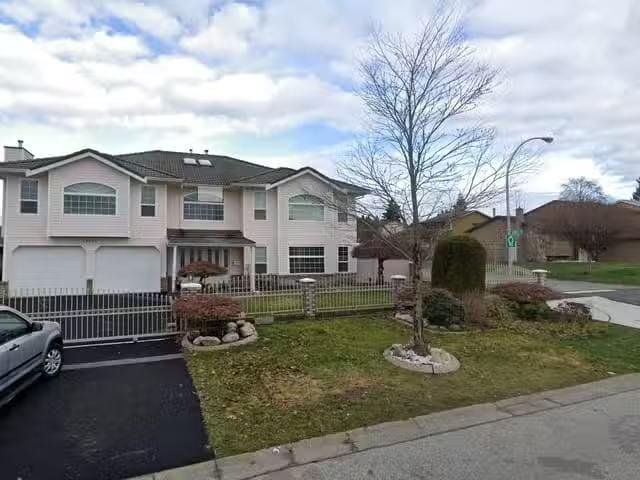 House for sale in Surrey, Surrey, 13839 91 Avenue, 263148525