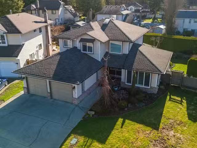 House for sale in Surrey, Surrey, 5976 Southpark Grove, 263138.