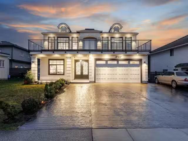 House for sale in Surrey, Surrey, 8069 124 Avenue, 263118389