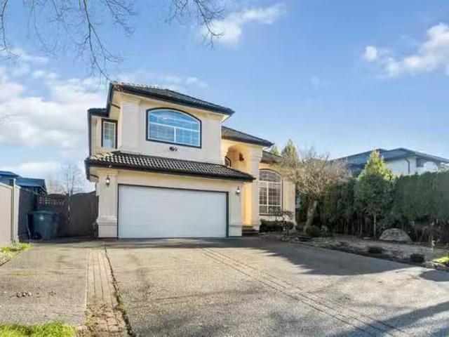 House for sale in Surrey, Surrey, 8330 168 Street, 263103007