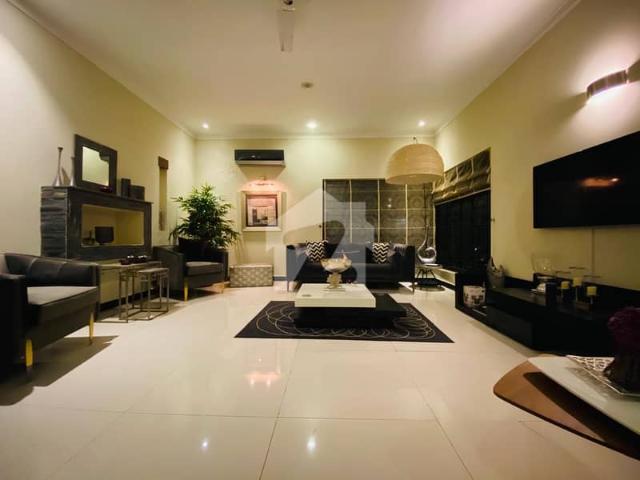 House for sale sector e 11 3 size one kanal top location laxury house