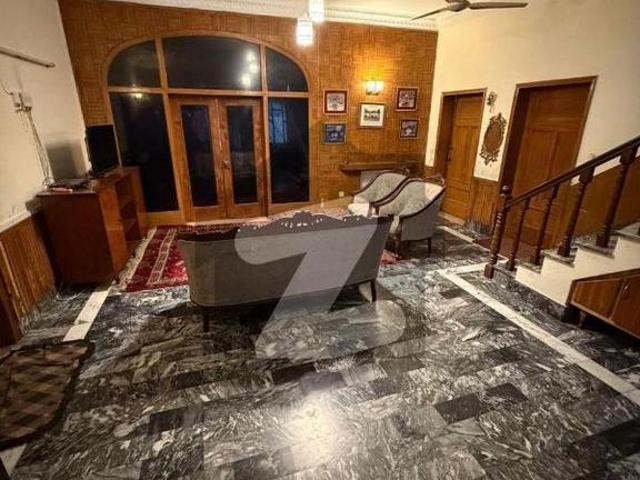 House for sale sector f 10 size 677 square yards top location liveable house f 10