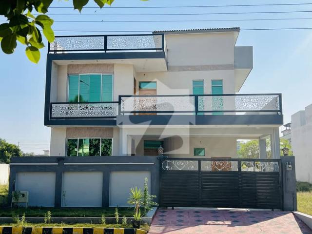 House For Sale Size 36*75 Block E
