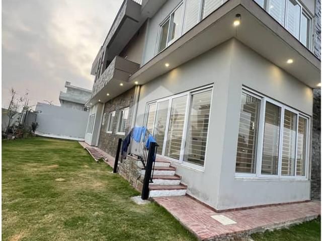 House For Sale Size 60*90 Corner Kanal