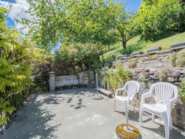 House for refurbishment with 3 rooms on sale in Salvan 45 m² | dreamo. Ch