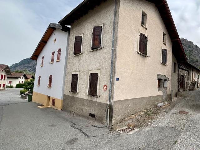 House for refurbishment with 5 rooms on sale in Centre 250 m² | dreamo. Ch