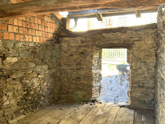House for refurbishment with 6.5 rooms on sale in nucleo 219 m² | dreamo. Ch