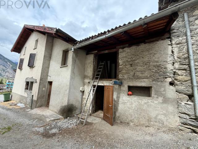 House for refurbishment on sale in zone 250 m² | dreamo. Ch