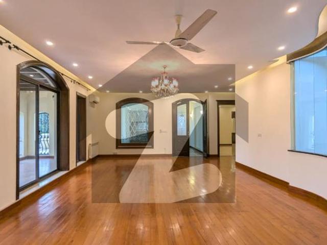 HOUSE FOR RENT 666 Sqyrd Renovated Triple Storey 8 Bedrooms F_6/2 F 6