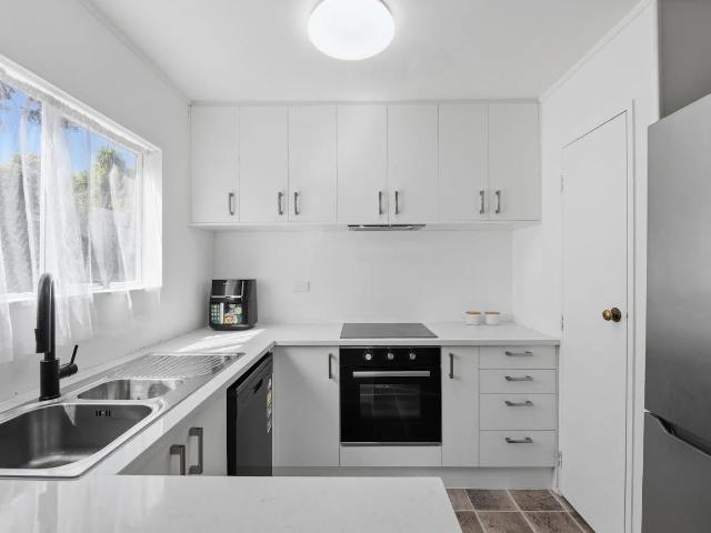 House for Rent 3 bedroom home in Glen Eden!
