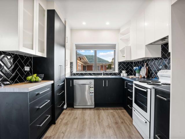 House for Rent Three bedroom plus two utility rooms in the heart of Papatoetoe!