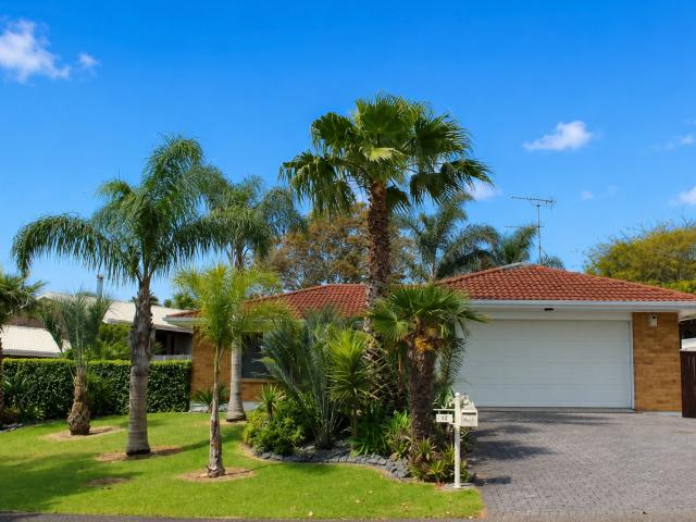 house for rent at 46 st annes crescent wattle downs auckland rbpr025337, new zealand