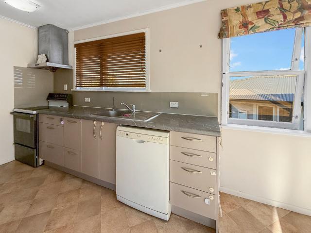House for Rent Charming 3 bed, 1 bath family haven with single garage!
