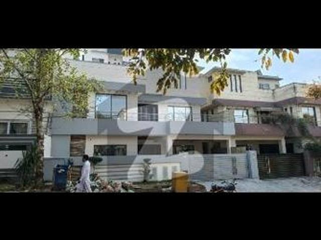 House FOR RENT DHA1 Sector F 10 Marla 4 Bedroom Dhamial Villas