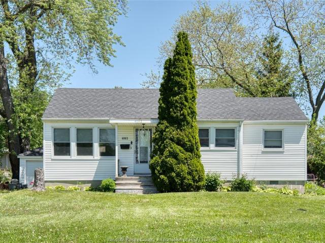 house for rent in 4062 Roseland Drive Windsor, Ontario